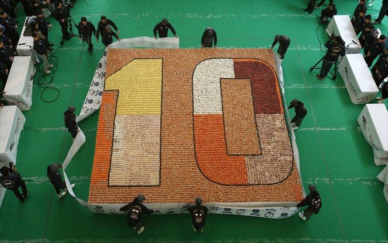 to-megalutero-mosaiko-apo-sushi-sto-hong-kong