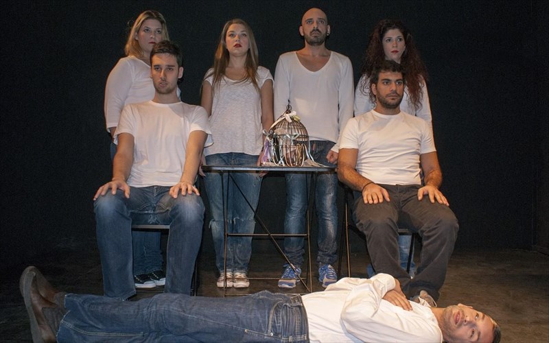 oi-treloi-me-to-kloubi-sto-theatro-eliart