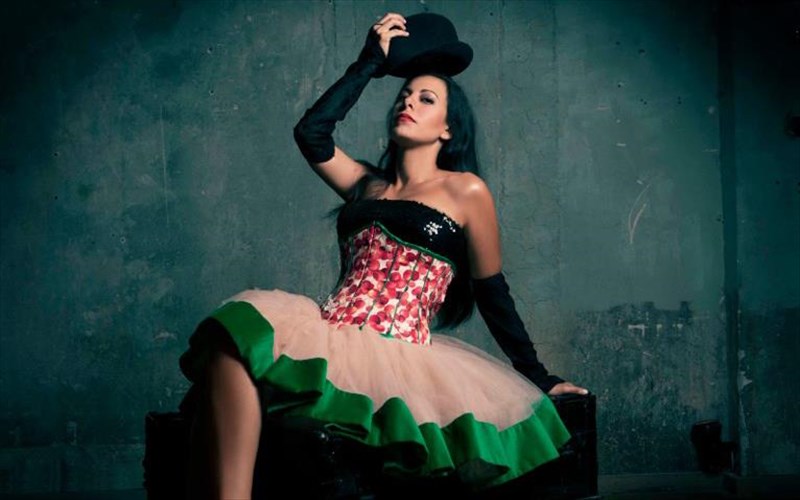 mousiko-taksidi-anamesa-stin-pragmatikotita-kai-to-paramuthi