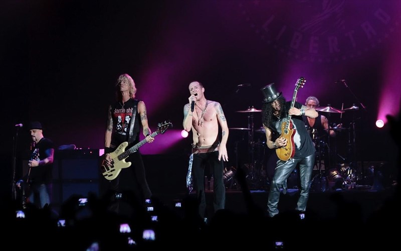 ta-megalutera-supergroups-olon-ton-epoxon