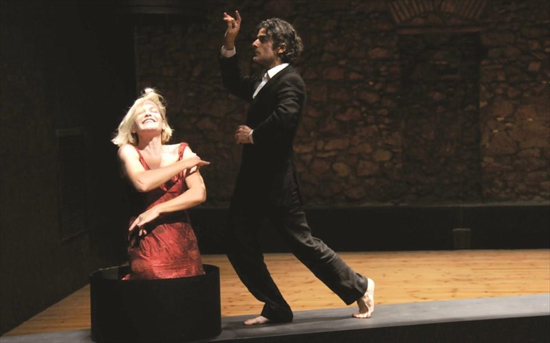 kritiki-theatrou-amor