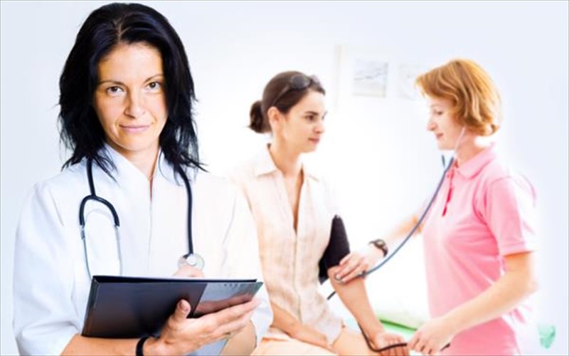 oi-aparaitites-iatrikes-eksetaseis-gia-tis-gunaikes-kathe-ilikias