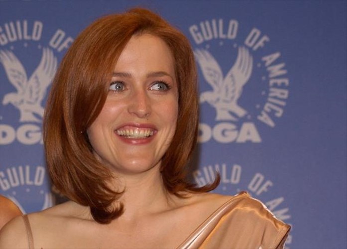 i-star-ton-x-files-grafei-muthistorima-epistimonikis-fantasias