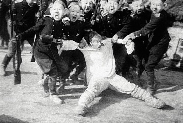 eutuxia-aspromauri-satira-tou-sobietikou-kinimatografou