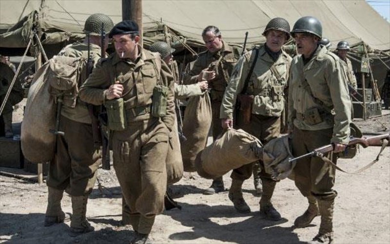 mnimeion-andres-to-biblio-piso-apo-tin-tainia-tou-tzortz-klounei