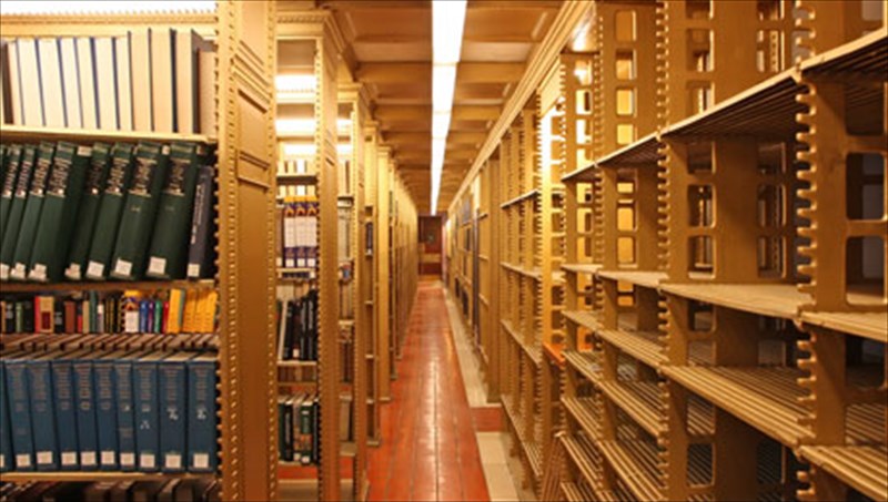 h-krisi-rixnei-tis-times-ton-biblion