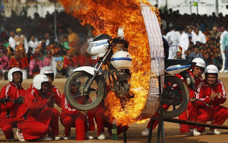 i-india-giortase-tin-imera-tis-dimokratias