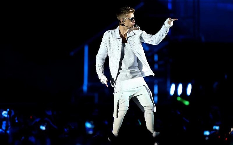 xiliades-amerikanoi-upografoun-gia-tin-apelasi-tou-Justin-bieber