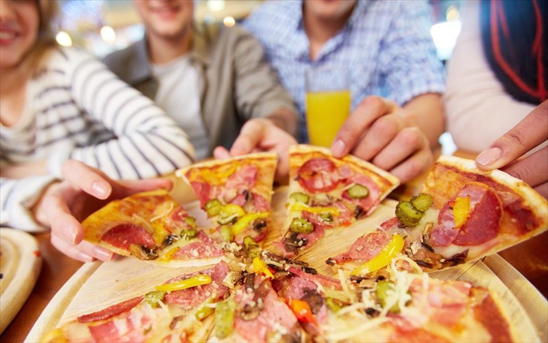 nomizete-oti-i-pitsa-katastrefei-ti-diaita-sas-kai-tin-ugieini-diatrofi-ksanaskefteite-to-pitsa-katastrefei-ti-diaita-sas-kai-tin-ugieini-diatrofi-ksanaskefteite-to