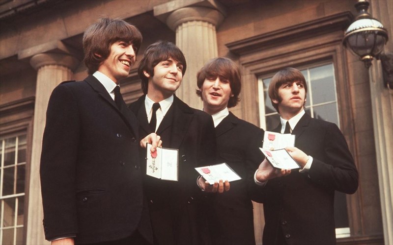 30-ianouariou-i-imera-pou-epesan-oi-titloi-telous-gia-tous-beatles-imera-pou-epesan-oi-titloi-telous-gia-tous-beatles