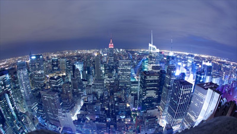 to-broadway-antisteketai-stin-krisi