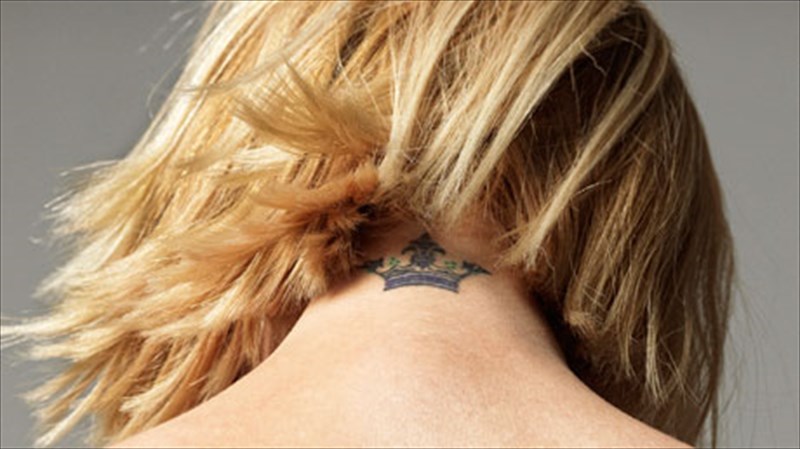 oi-diaforetikes-ermineies-tou-tatouaz-se-mia-ekthesi