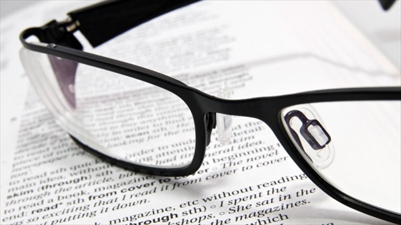 poso-asfaleis-einai-oi-epembaseis-oraseos-me-laser