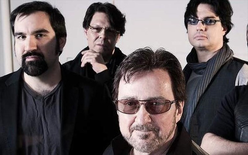 blue-Öyster-cult-mia-sunaulia-pou-prepei-na-deite