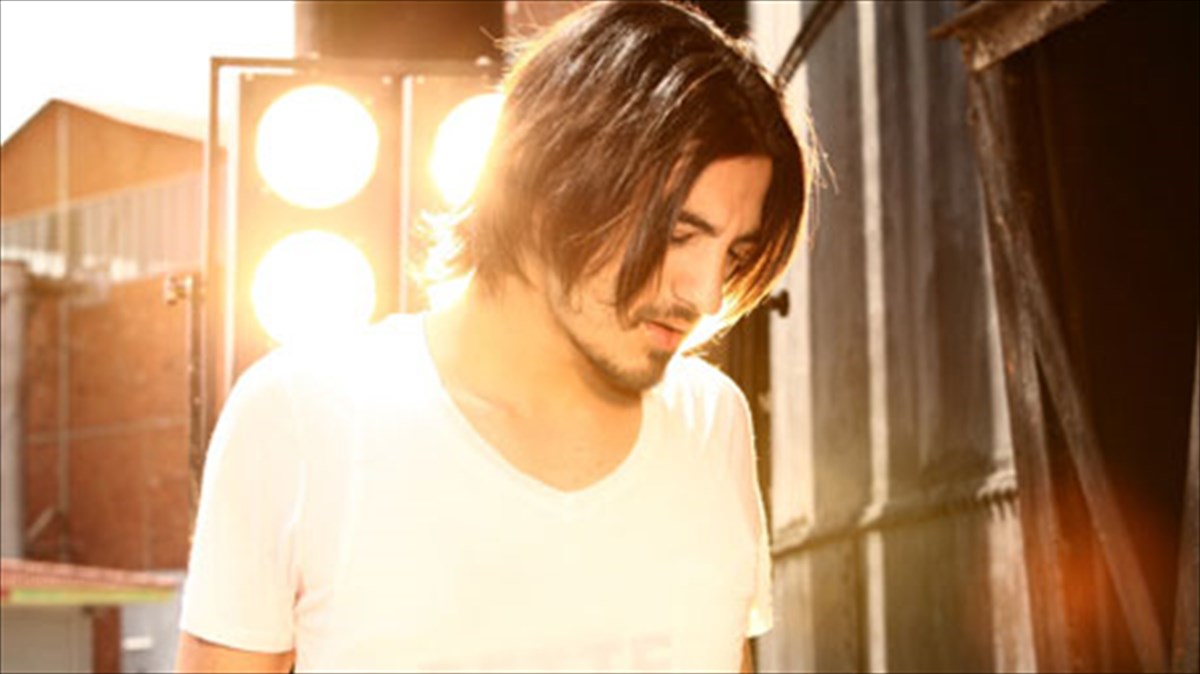 o-dimos-anastasiadis-me-deutero-disko-kai-agapimena-tragoudia