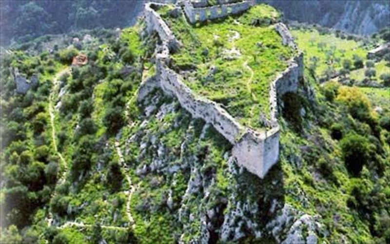 to-kastro-tis-karutainas-stin-oreini-arkadia