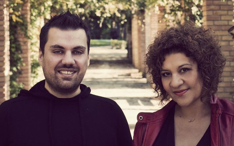 i-giota-negka-kai-o-themis-karamouratidis-mas-dinoun-kainourgio-fili-themis-karamouratidis-mas-dinoun-kainourgio-fili