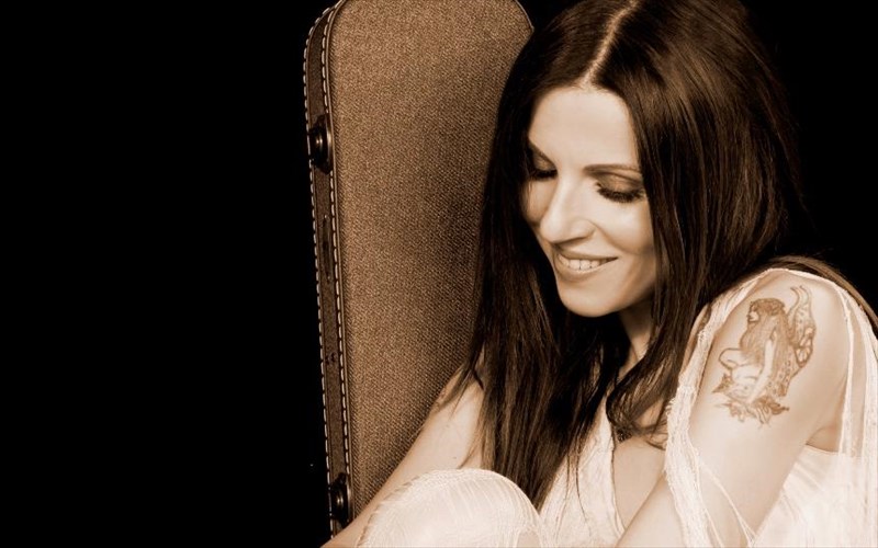 i-eurudiki-taksideuei-se-mple-fonto