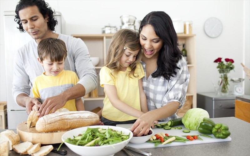 mporoun-oi-goneis-na-odigisoun-ta-paidia-tous-stin-paxusarkia