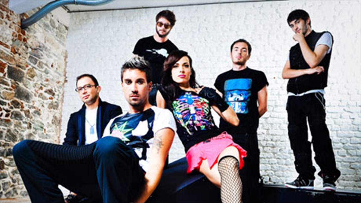 oi-agapimenoi-tis-neolaias-emigre-anebainoun-pros-politeia