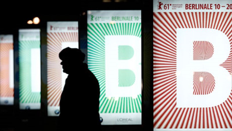 ksekina-to-kunigi-tis-xrusis-arktou-sto-berolino