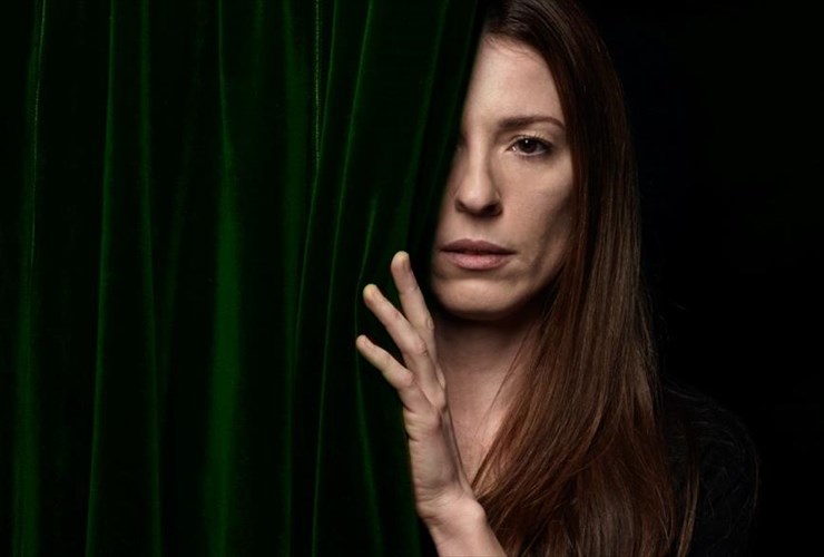 i-athina-maksimou-stin-erimia-tou-erota