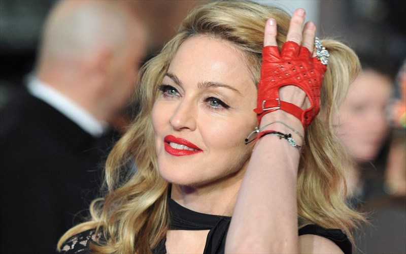 i-madonna-etoimazei-to-neo-tis-almpoum