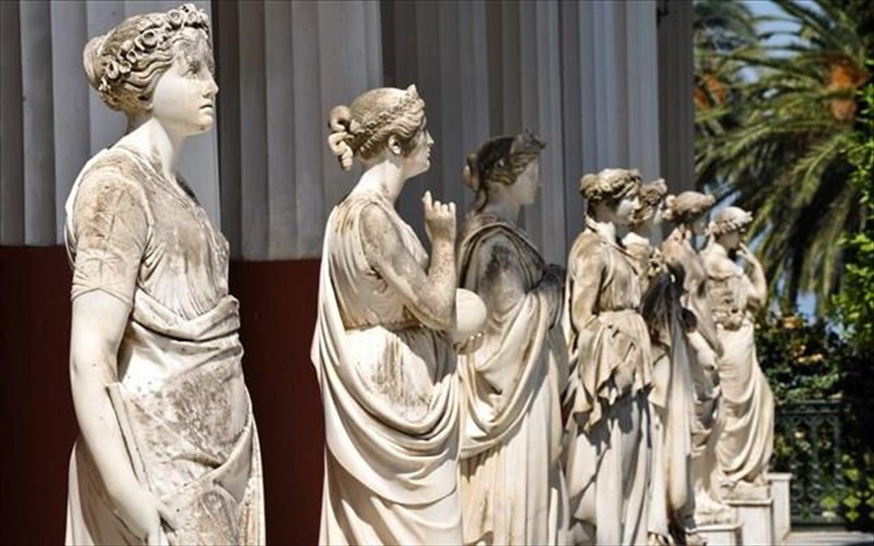 mnimeia-ta-glupta-sto-axilleio