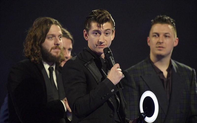 brit-awards-arctic-monkeys-one-direction-kai-david-bowie-oi-protagonistes