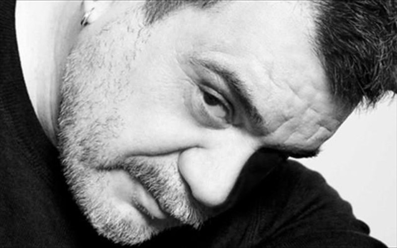 giannis-kakleas-anazita-ithopoious-gia-tous-batraxous-bgike-anakoinosi-apo-to-ethniko-theatro