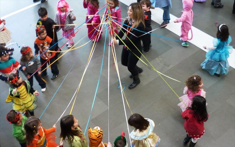 apokries-ston-elliniko-kosmo