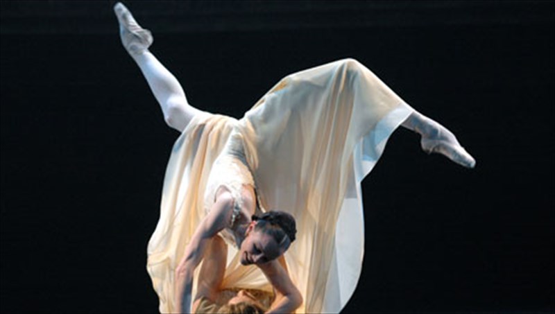 o-xoros-tis-annas-karenina-sto-megaro-mousikis-athinon