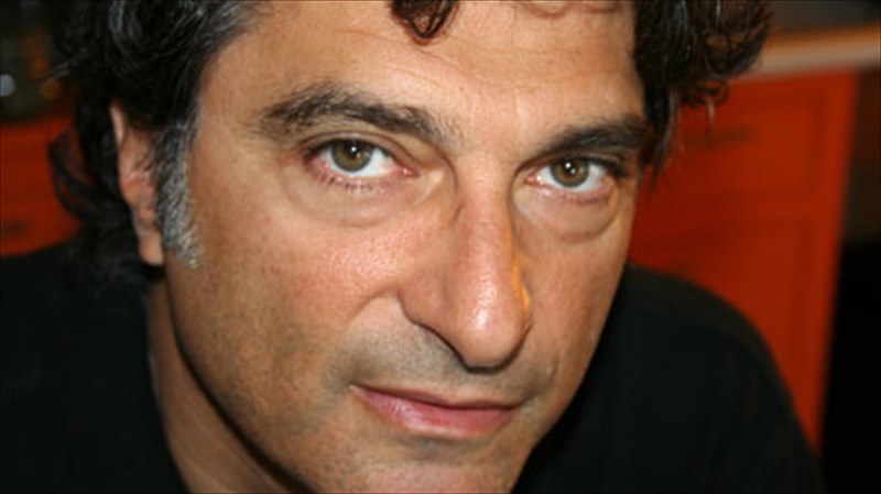 o-giorgos-koumentakis-en-leuko