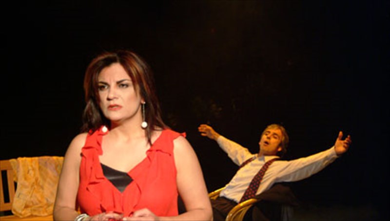 skines-apo-mia-ekriktiki-sxesi-sto-theatro-stoa