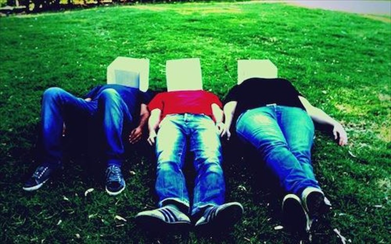 fool-in-the-box-nea-elpidofora-mpanta-sta-skaria