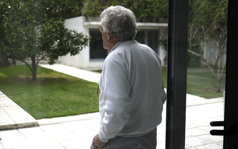 k-tsoklis-oso-eksakolouthoun-na-bandalizoun-erga-tis-sugxronis-texnis-kalutera-ta-marmara-tou-parthenona-na-meinoun-ekei-pou-briskontai