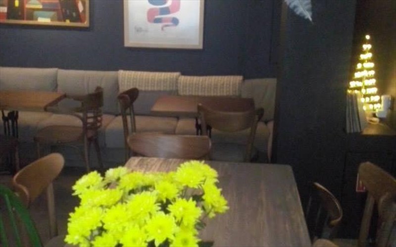 kiki-de-grèce-krasi-kai-tsimpologima-sto-kentro