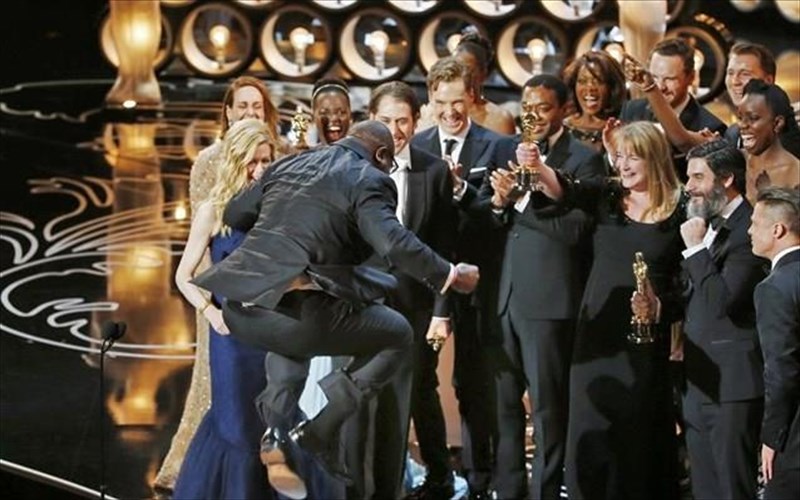 sto-12-xronia-sklabos-to-oskar-kaluteris-tainias