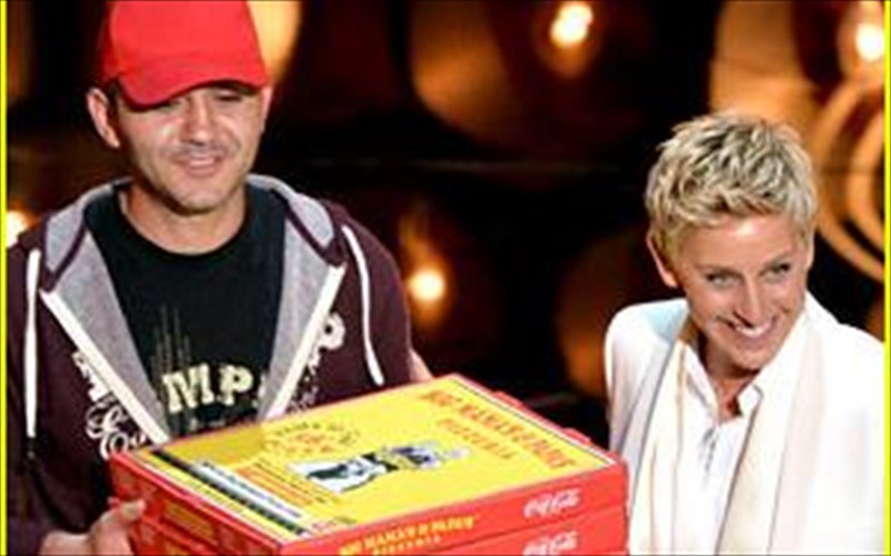 i-elen-nte-tzeneris-kerase-pitsa-sta-oscar