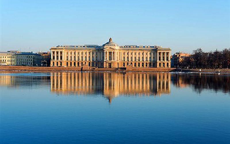 sobares-zimies-apo-purkagia-stin-akadimia-kalon-texnon-tis-agias-petroupolis