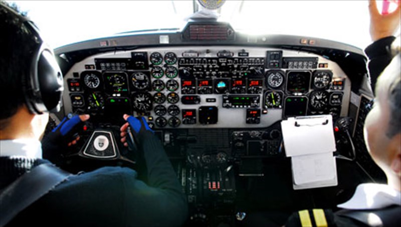 oi-misoi-norbigoi-pilotoi-paradexontai-pos-exoun-koimithei-sto-pilotirio