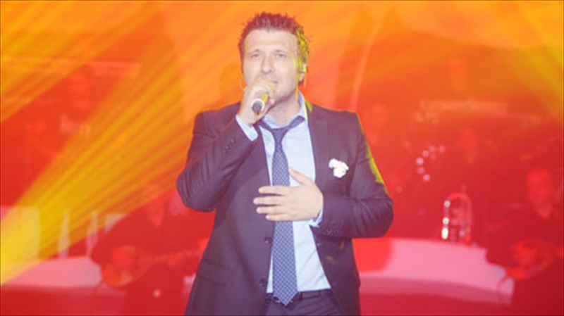 o-ploutarxos-sunanta-ti-montserrat-caballe-kai-ton-al-bano