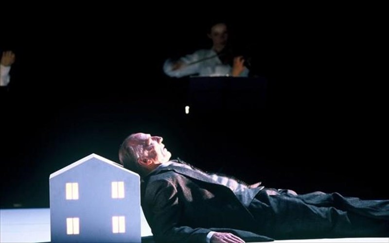 kritiki-theatrou-to-mouseio-ton-fraseon-eraritjaritjaka