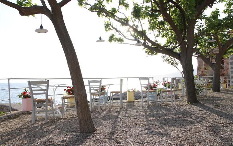 oi-anagnostes-tis-guardian-psifisan-tis-kaluteres-ellinikes-tabernes