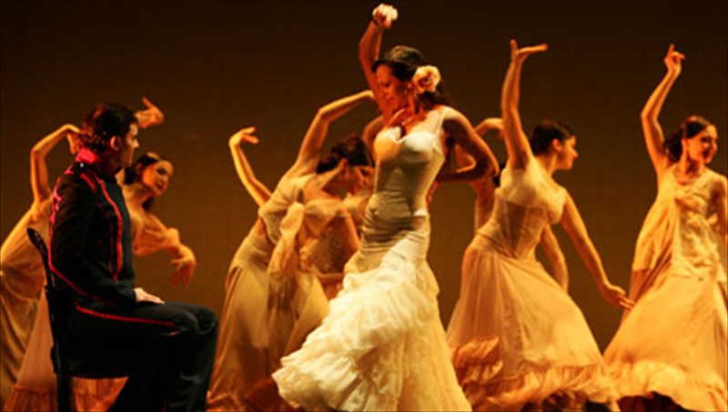 i-karmen-xoreuei-flamenko