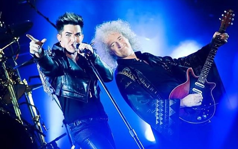 o-antam-lampert-sto-mikrofono-ton-queen