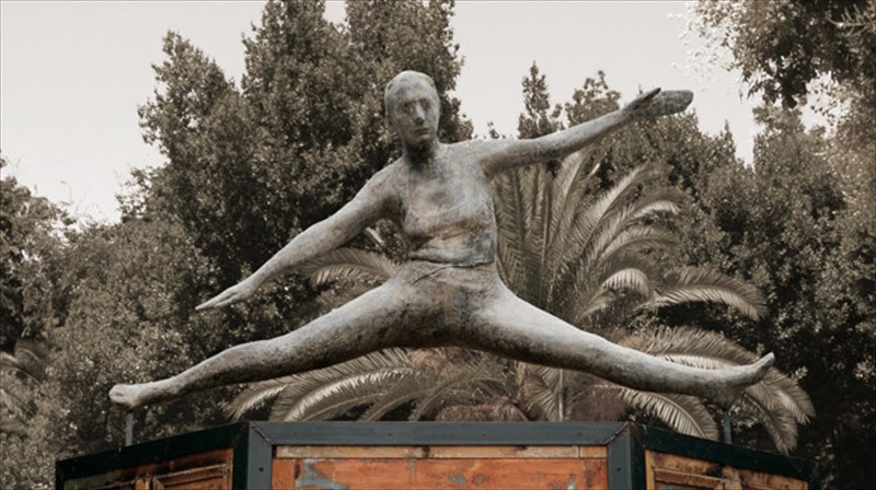 mia-bolta-ston-ethniko-kipo-me-aformi-ena-biblio