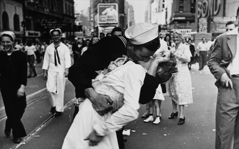 pethane-o-nautis-tis-thrulikis-foto-tou-filiou-nautis-tis-thrulikis-foto-tou-filiou