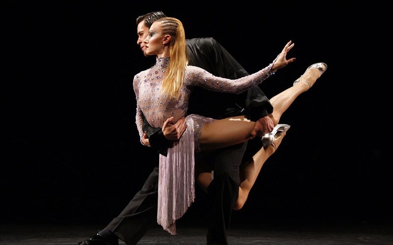 forever-tango-xoreutiki-mustagogia-gia-duo-bradies