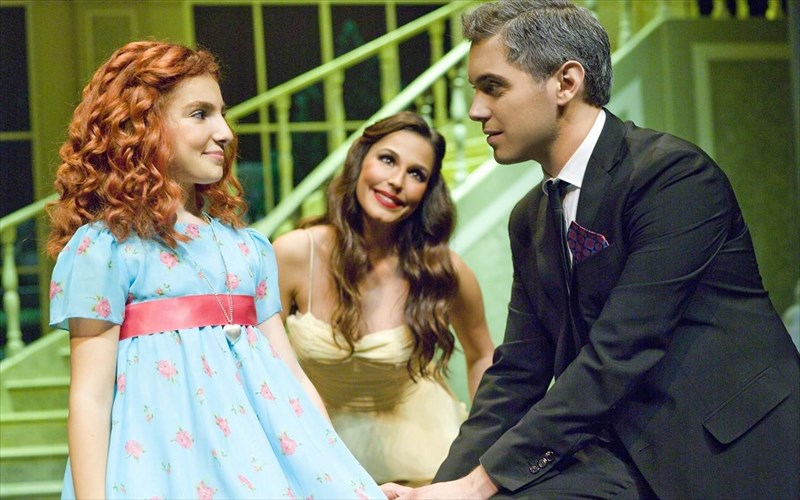 to-miouzikal-annie-taksideuei-sto-megaro-mousikis-thessalonikis